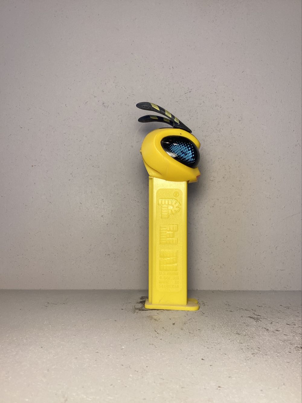 Bugz - Licenced Characters pez collectible - Main Image 2