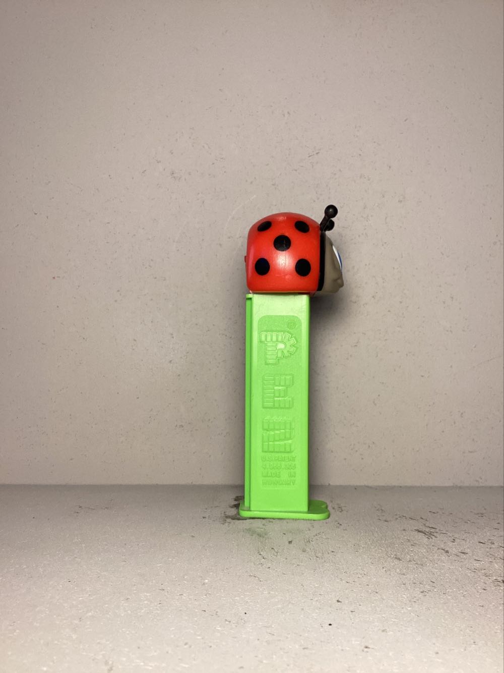 Bugz - Licenced Characters pez collectible - Main Image 2