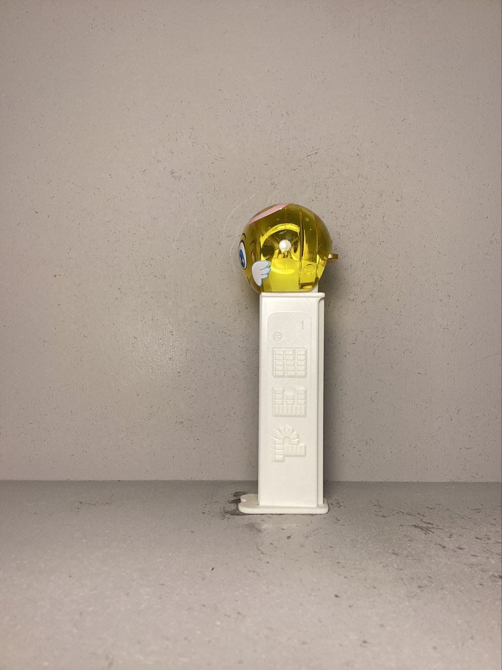 Emoticons (Non-USA) / Emoji (USA) - Licenced Characters pez collectible - Main Image 4