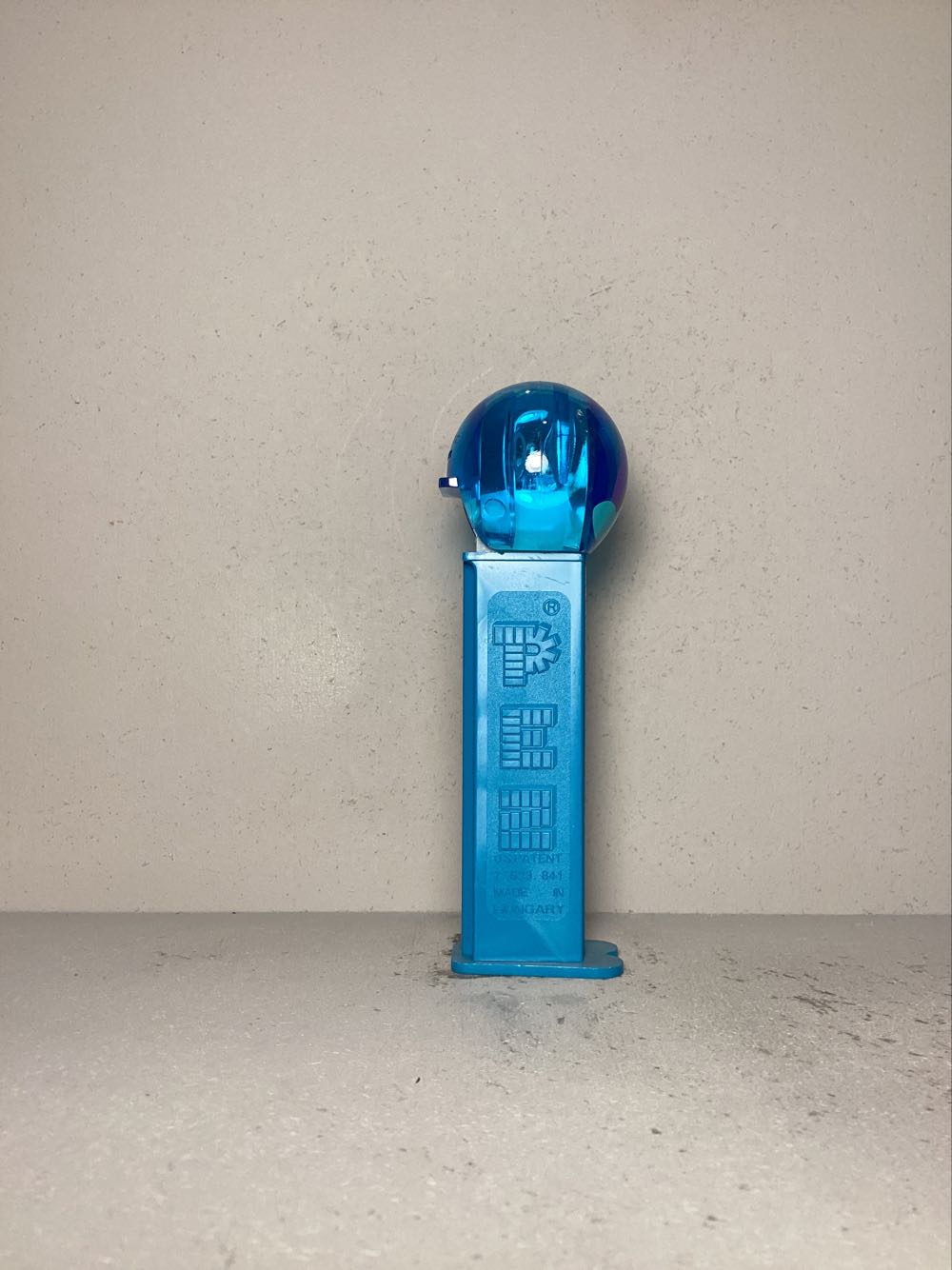 Emoticons (Non-USA) / Emoji (USA) - Licenced Characters pez collectible - Main Image 2