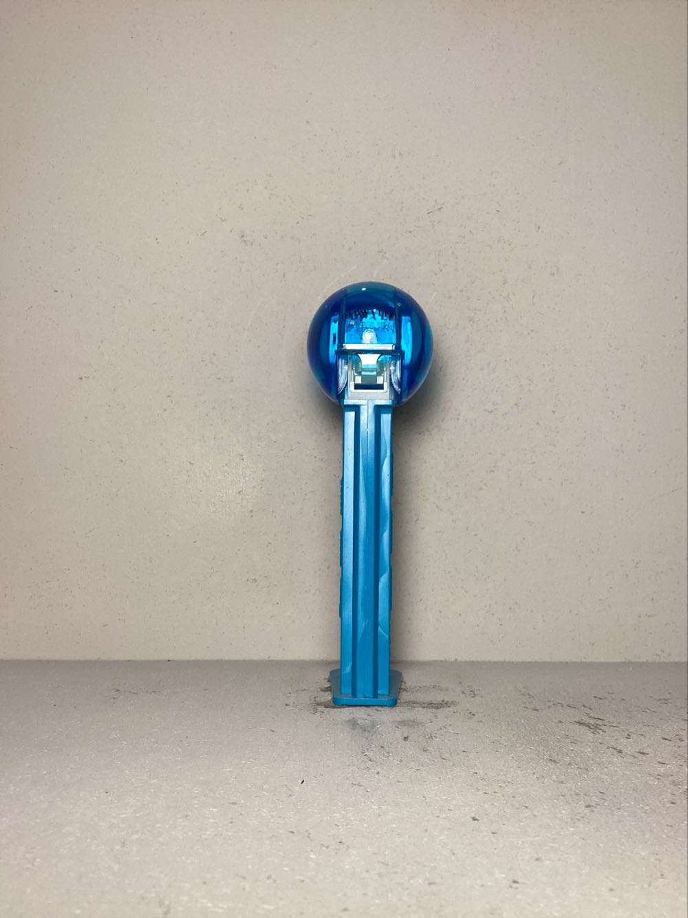 Emoticons (Non-USA) / Emoji (USA) - Licenced Characters pez collectible - Main Image 3