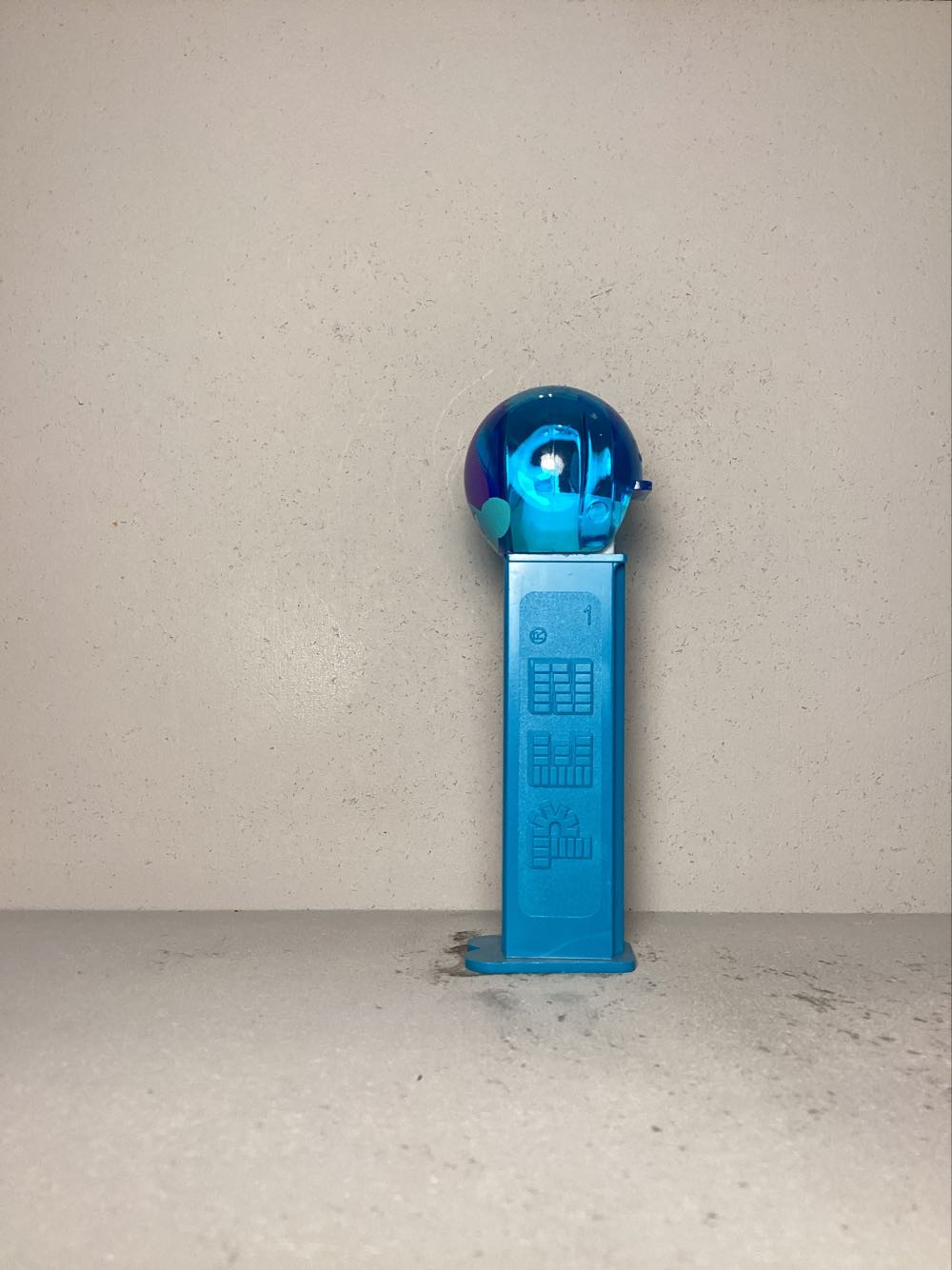 Emoticons (Non-USA) / Emoji (USA) - Licenced Characters pez collectible - Main Image 4