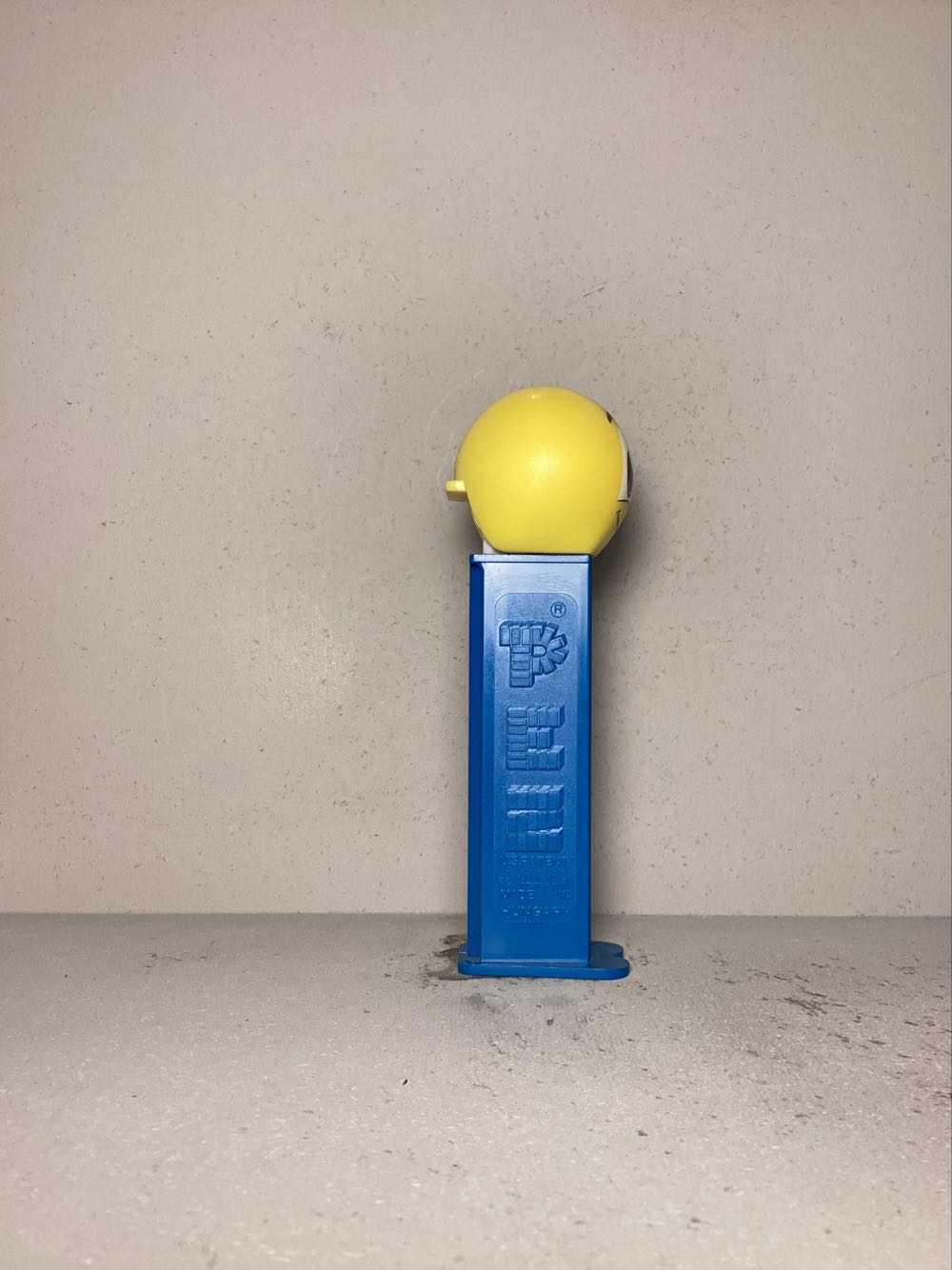 Emoticons (Non-USA) / Emoji (USA) - Licenced Characters pez collectible - Main Image 2