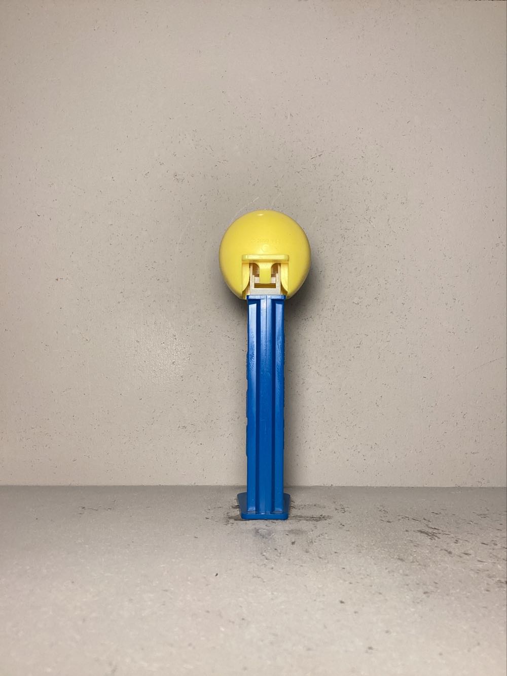 Emoticons (Non-USA) / Emoji (USA) - Licenced Characters pez collectible - Main Image 3