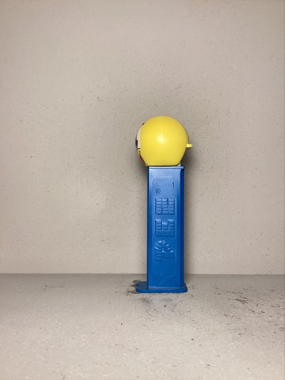 Emoticons (Non-USA) / Emoji (USA) - Licenced Characters pez collectible - Main Image 4