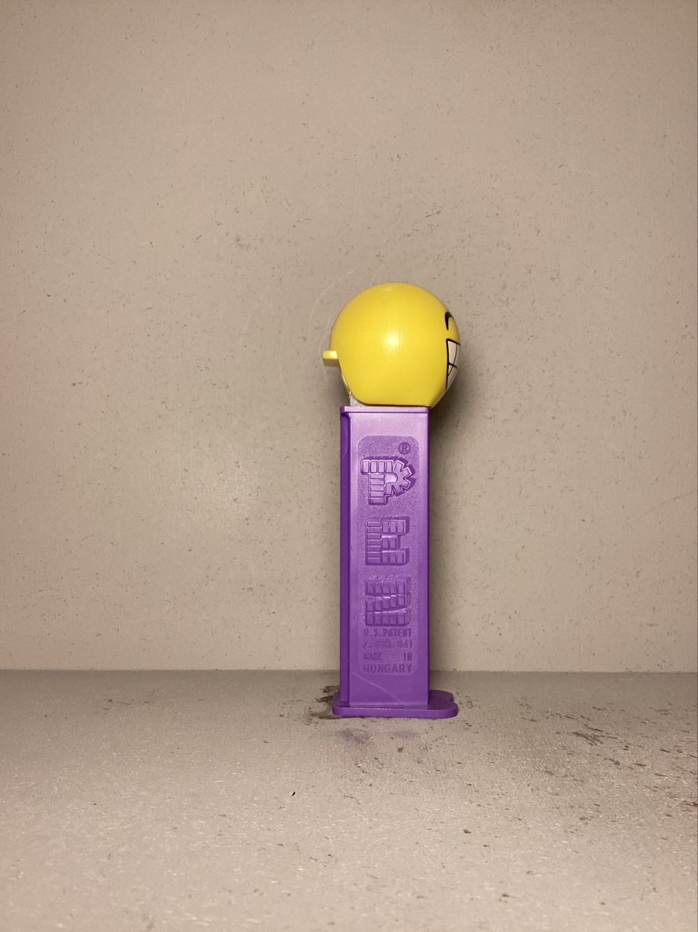 Emoticons (Non-USA) / Emoji (USA) - Licenced Characters pez collectible - Main Image 2