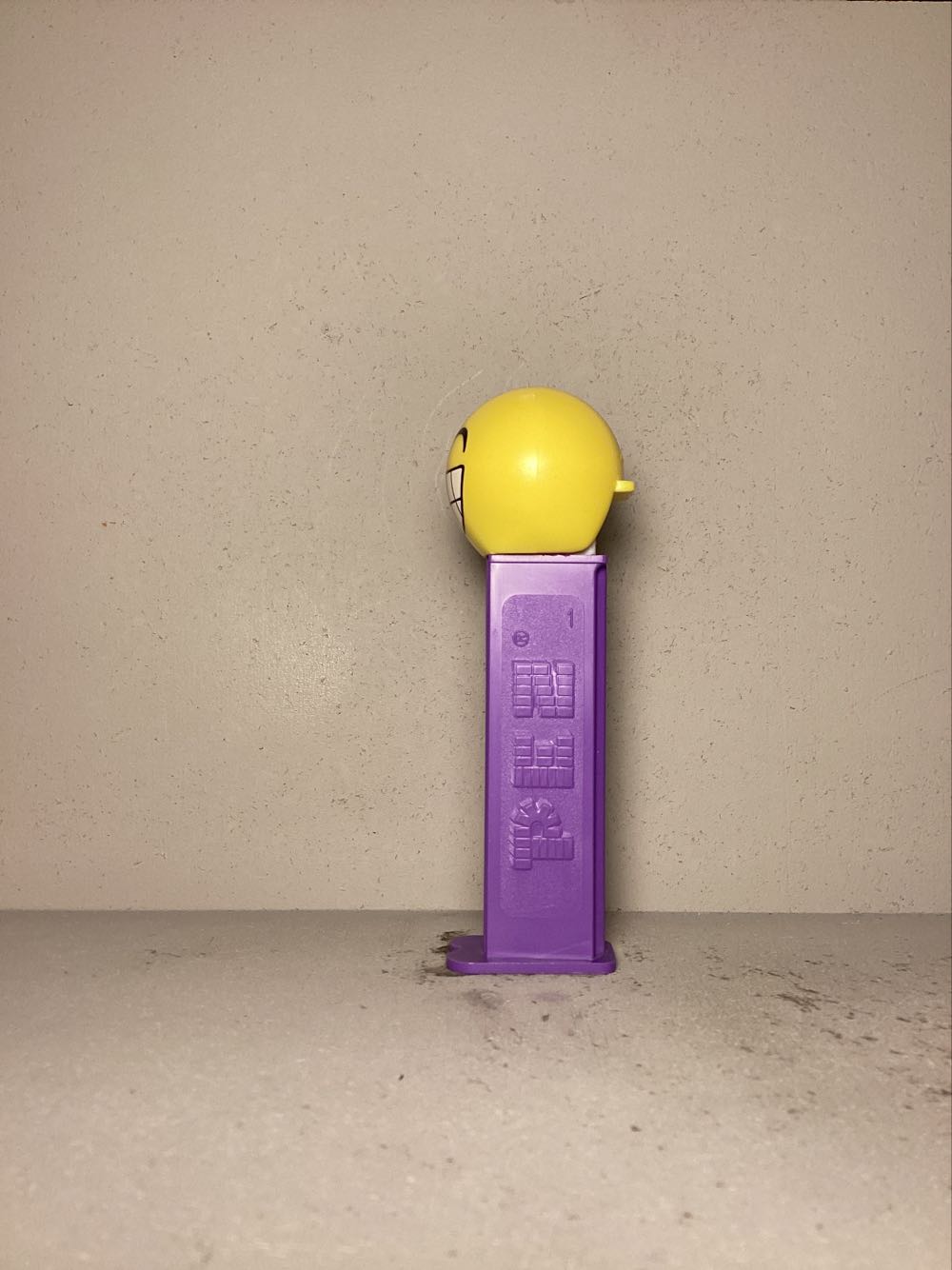 Emoticons (Non-USA) / Emoji (USA) - Licenced Characters pez collectible - Main Image 4