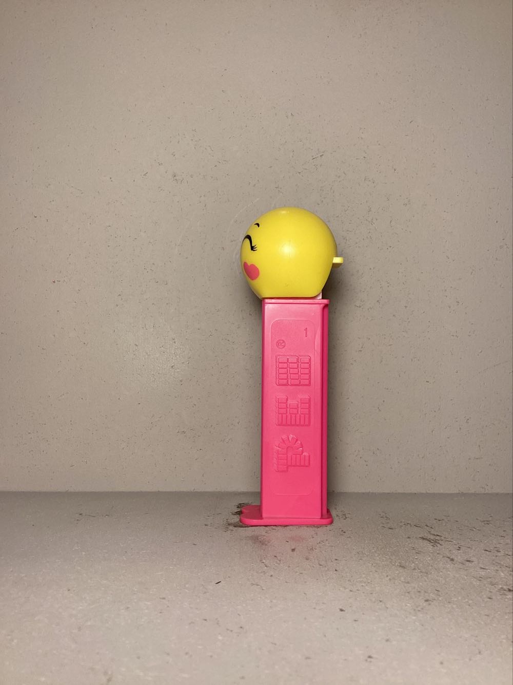 Emoticons (Non-USA) / Emoji (USA) - Licenced Characters pez collectible - Main Image 4