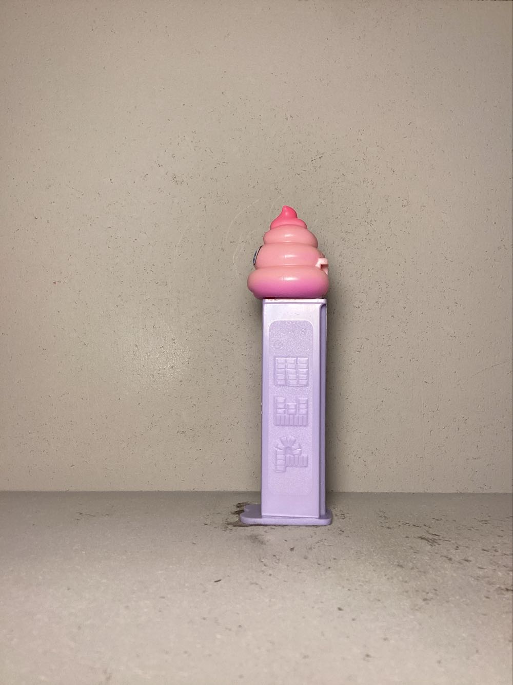 Emoticons (Non-USA) / Emoji (USA) - Licenced Characters pez collectible - Main Image 4