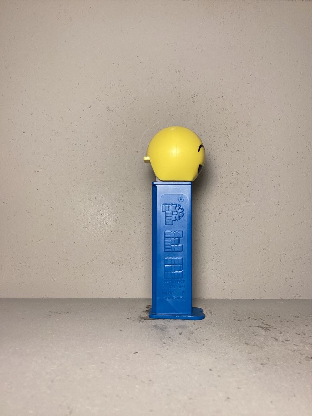 Emoticons (Non-USA) / Emoji (USA) - Licenced Characters pez collectible - Main Image 2