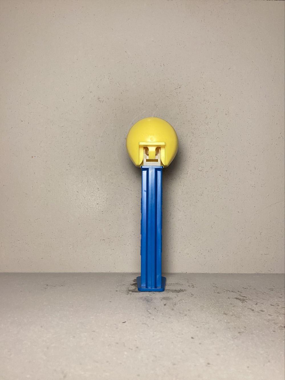 Emoticons (Non-USA) / Emoji (USA) - Licenced Characters pez collectible - Main Image 3