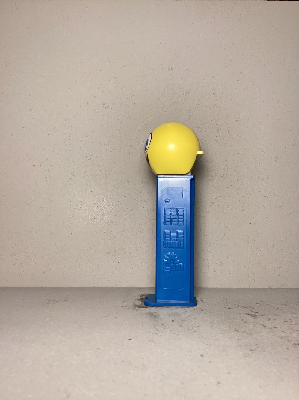 Emoticons (Non-USA) / Emoji (USA) - Licenced Characters pez collectible - Main Image 4