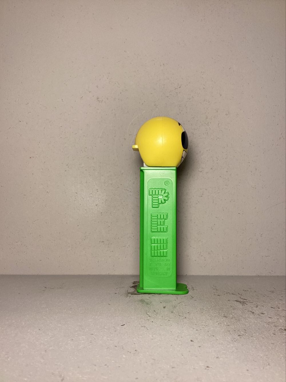 Emoticons (Non-USA) / Emoji (USA) - Licenced Characters pez collectible - Main Image 2