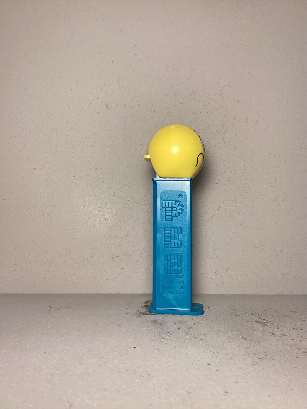 Emoticons (Non-USA) / Emoji (USA) - Licenced Characters pez collectible - Main Image 2