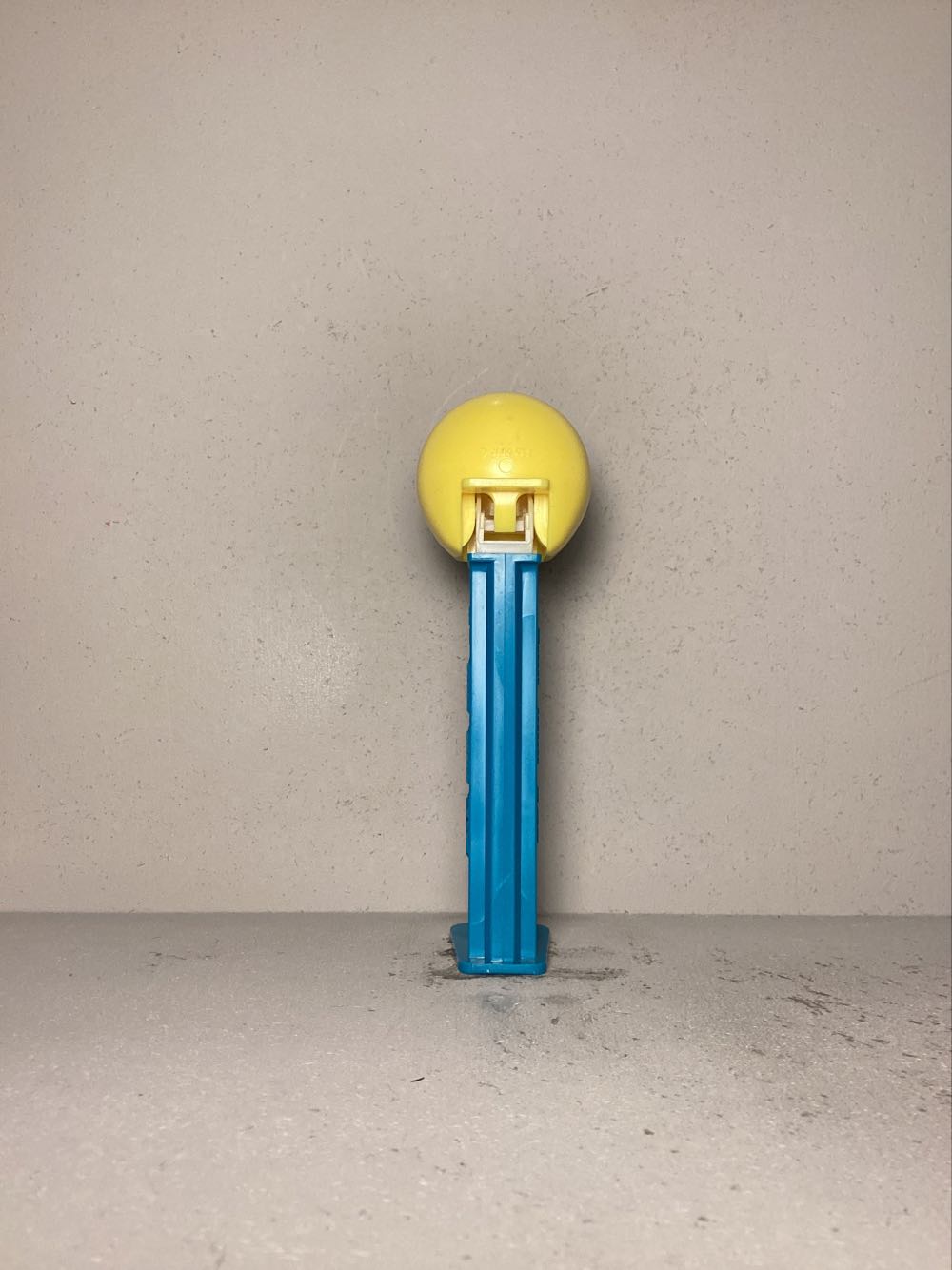 Emoticons (Non-USA) / Emoji (USA) - Licenced Characters pez collectible - Main Image 3