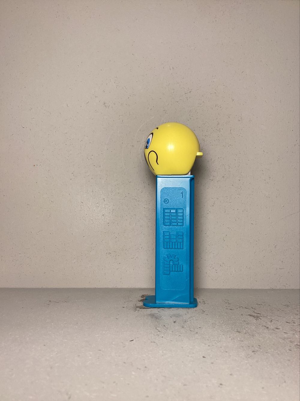 Emoticons (Non-USA) / Emoji (USA) - Licenced Characters pez collectible - Main Image 4