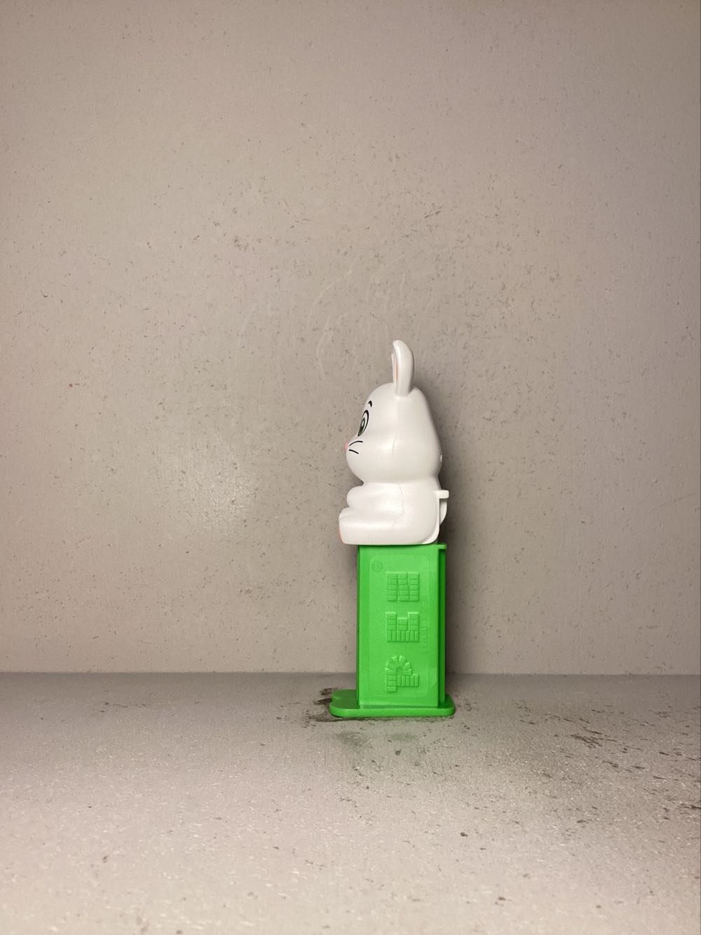 Easter- Easter Bunny G, Sitting Legs Forward - Holiday pez collectible - Main Image 4