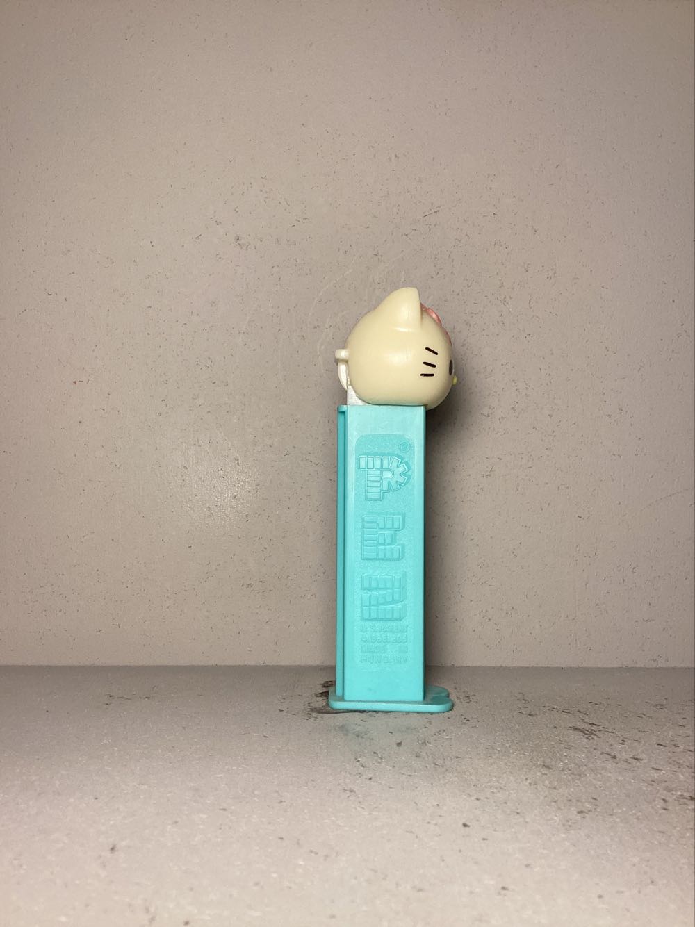 Licensed Characters- Hello Kitty - Licenced Characters pez collectible - Main Image 2