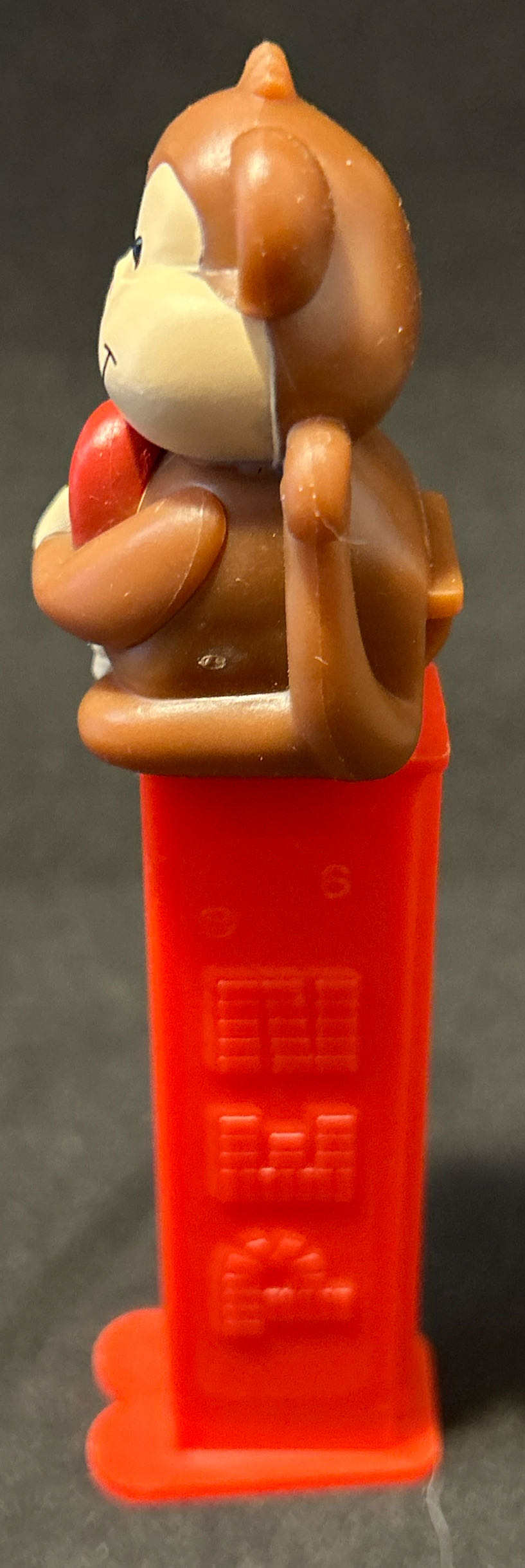 Valentine Monkey - Seasonal pez collectible [Barcode 073621342149] - Main Image 3
