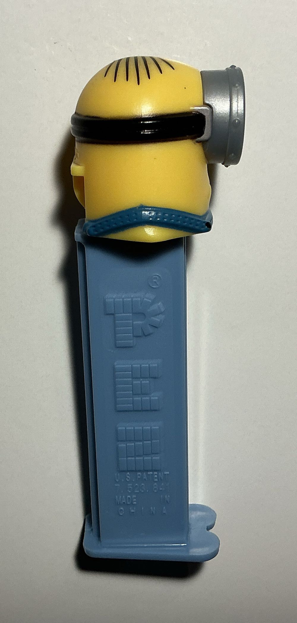Despicable Me-Minion Stuart - MOVIE AND SERIES pez collectible - Main Image 2