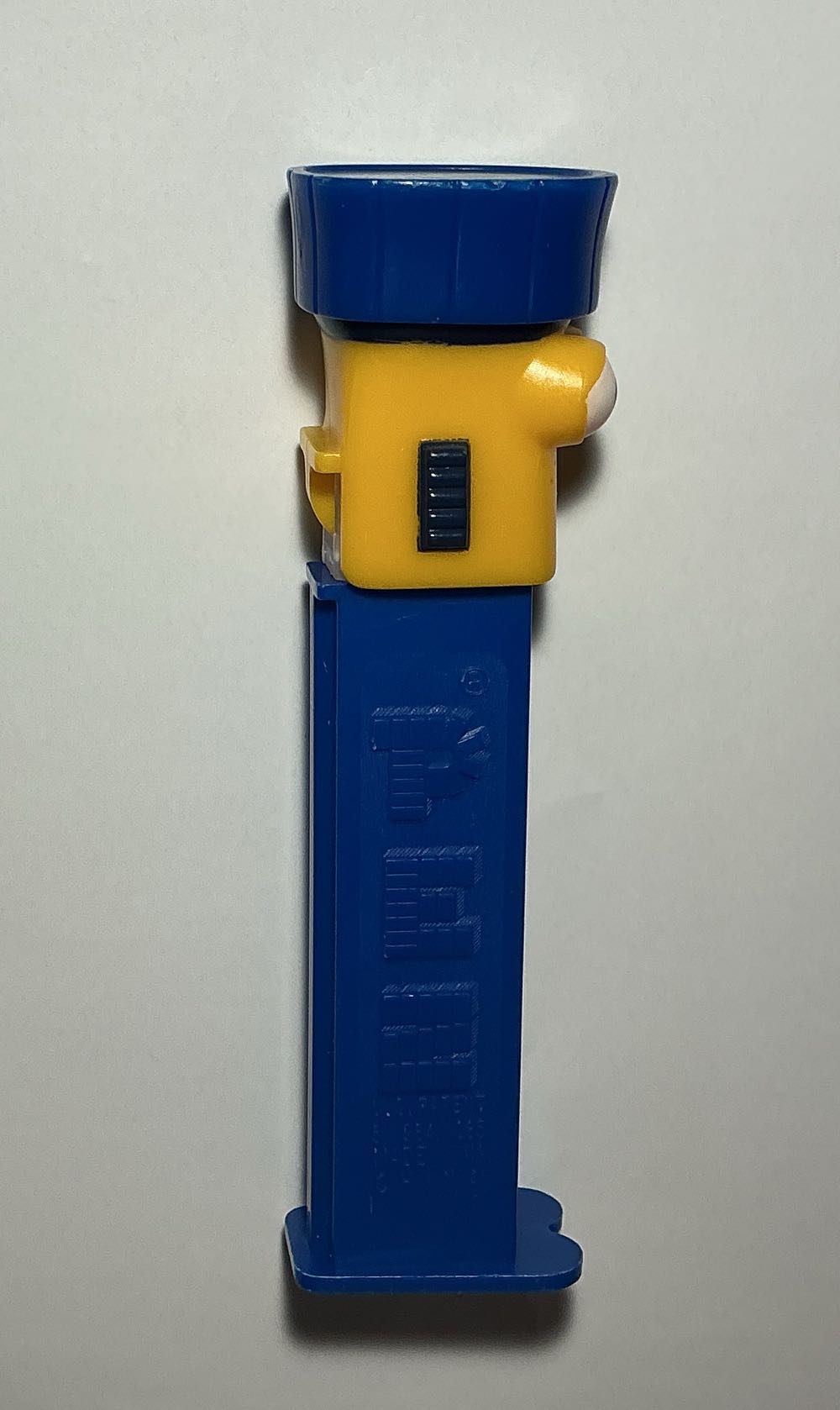 Handy Manny-Flicker The Flashligh - Disney Movies pez collectible - Main Image 2