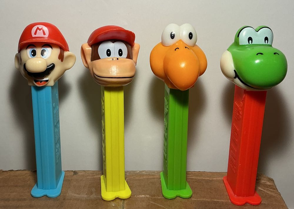 Nintendo-Yoshi - ANIMATED MOVIE AND SERIES pez collectible - Main Image 3