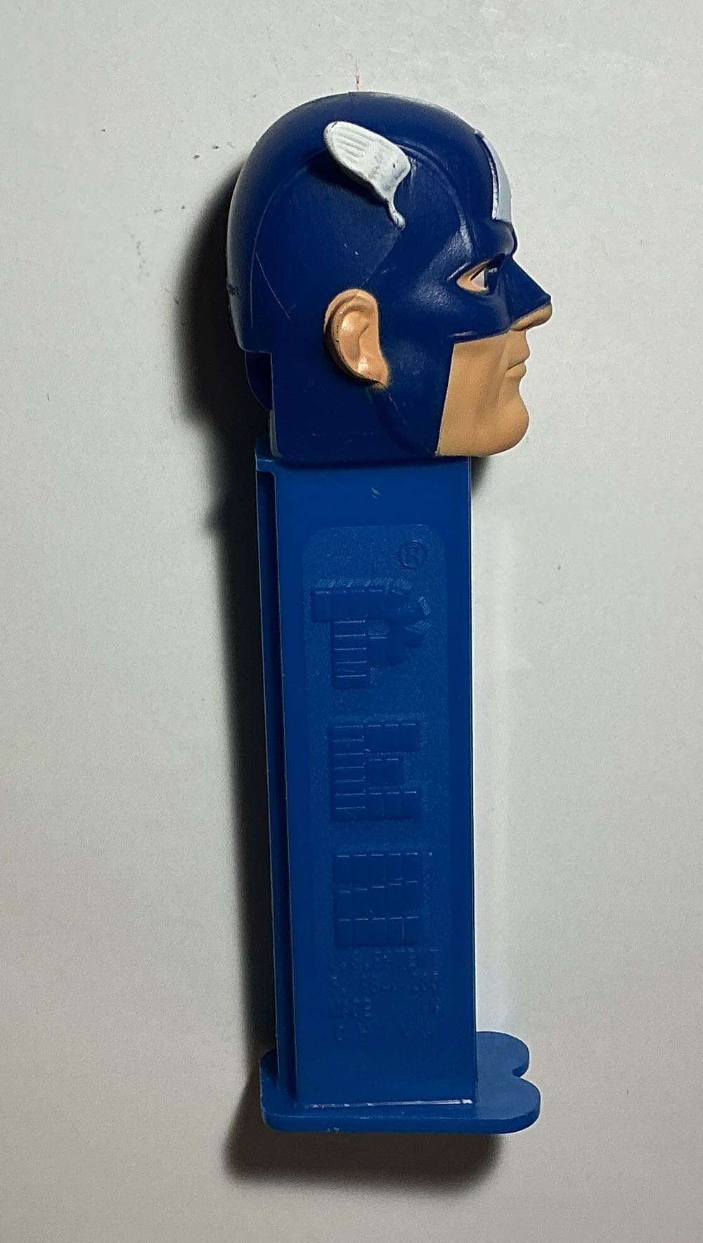 Superheros 2011-Captain America - Superheroes pez collectible - Main Image 2