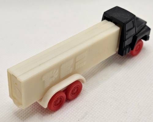 Misfit Truck - R1 Black Cab Red Wheels White Stem - Trucks pez collectible - Main Image 2