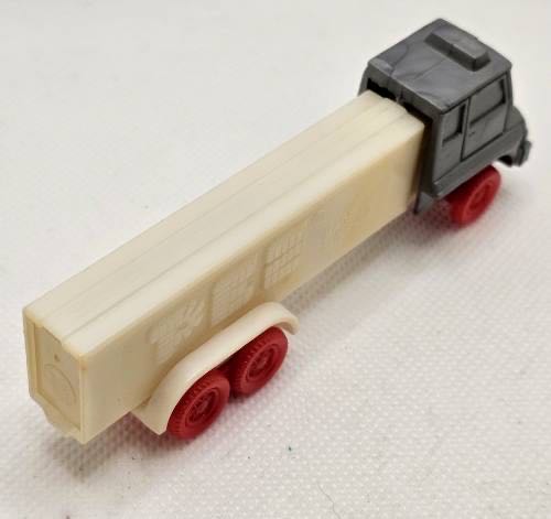 Misfit Truck - R3 Silver Cab Red Wheels White Stem - Trucks pez collectible - Main Image 2