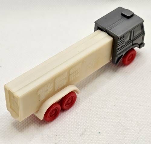 Misfit Truck - R4 Silver Cab Red Wheels White Stem - Trucks pez collectible - Main Image 2