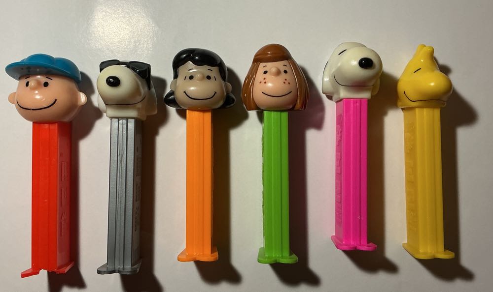 Peanuts Series B UFS-Snoopy - PEANUTS pez collectible - Main Image 3