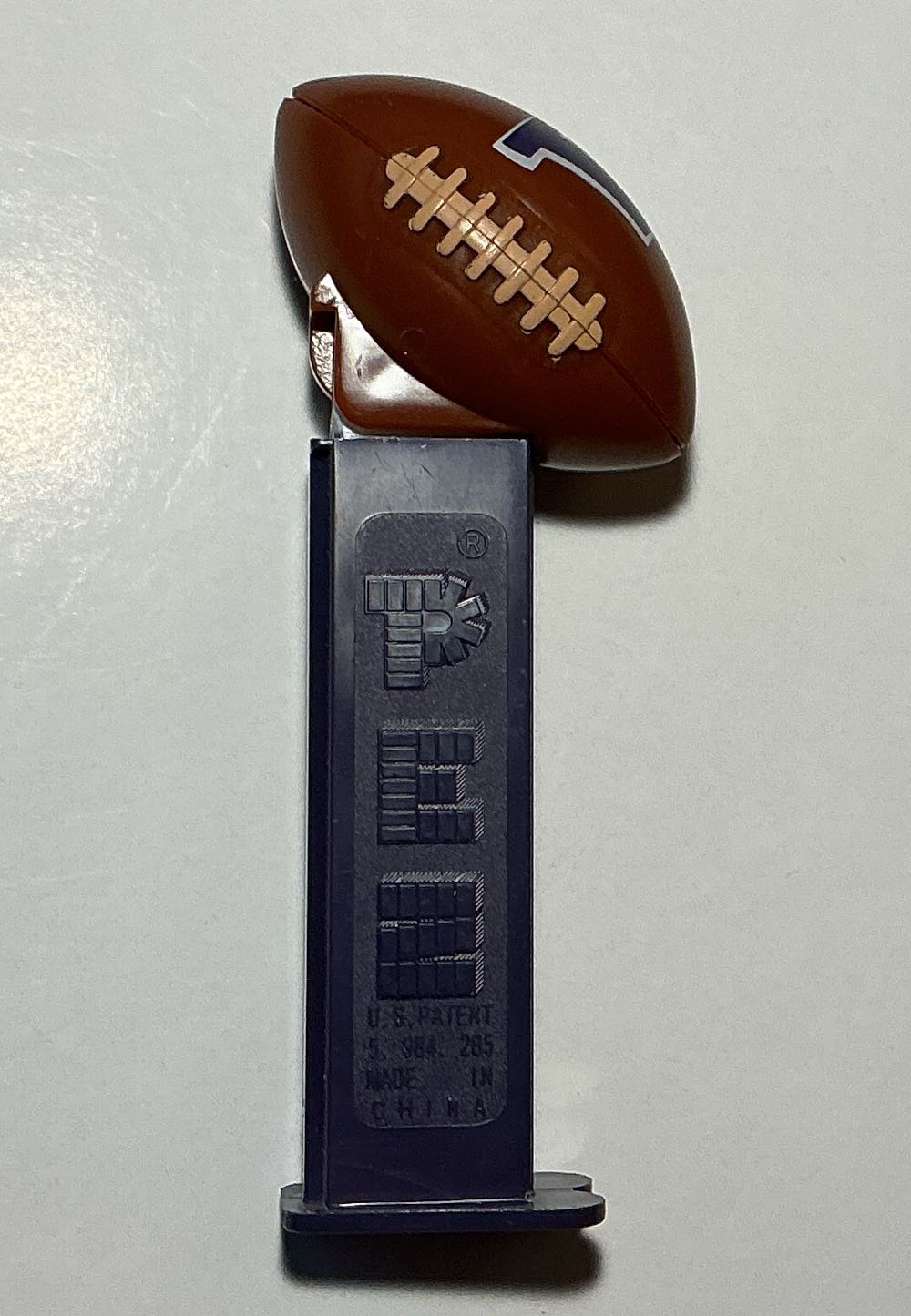 Sports Promo-U Of W Football - SPORTS PROMO pez collectible - Main Image 2
