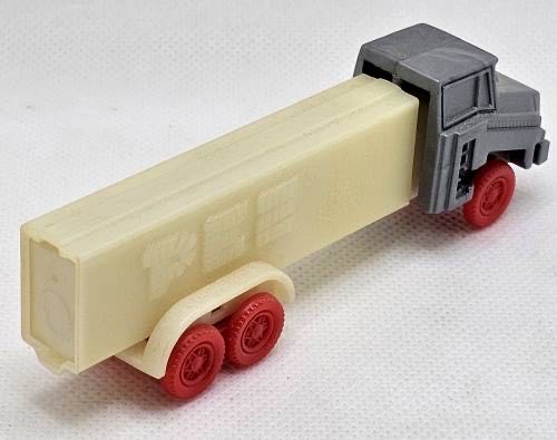 Misfit Truck - R2 Silver Cab Red Wheels GITD Stem - Trucks pez collectible - Main Image 2