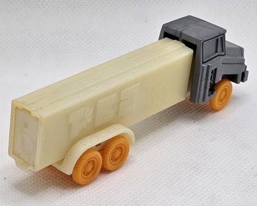 Misfit Truck - R2 Silver Cab Orange Wheels GITD Stem - Trucks pez collectible - Main Image 2