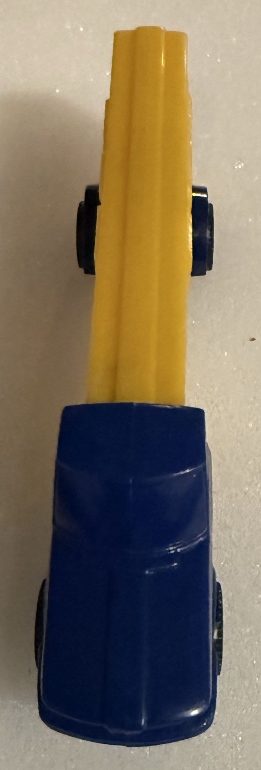 Truck - A Series - #4 - Blue/yellow - Trucks pez collectible - Main Image 3