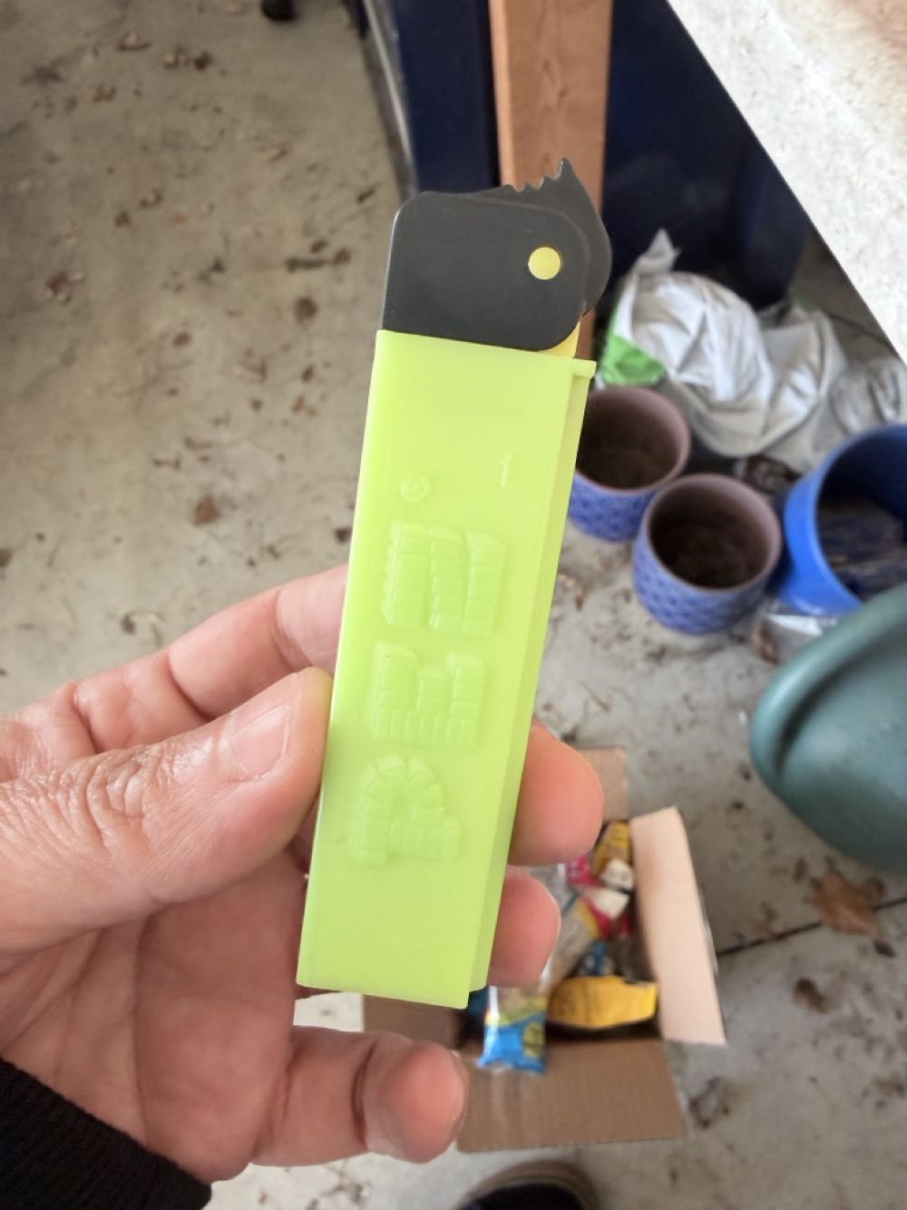 Misfit Truck - R3 Black Cab Red Wheels White Stem