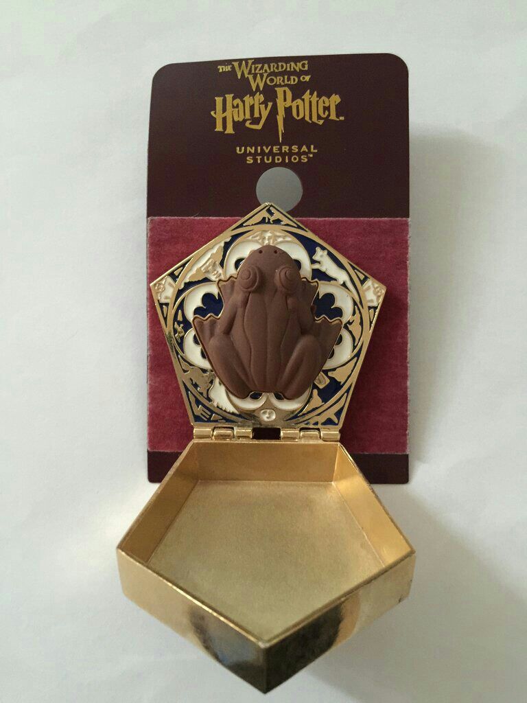 Chocolate Frog PVC Pin - Universal Studios Harry Potter pin collectible [Barcode 400012435614] - Main Image 2