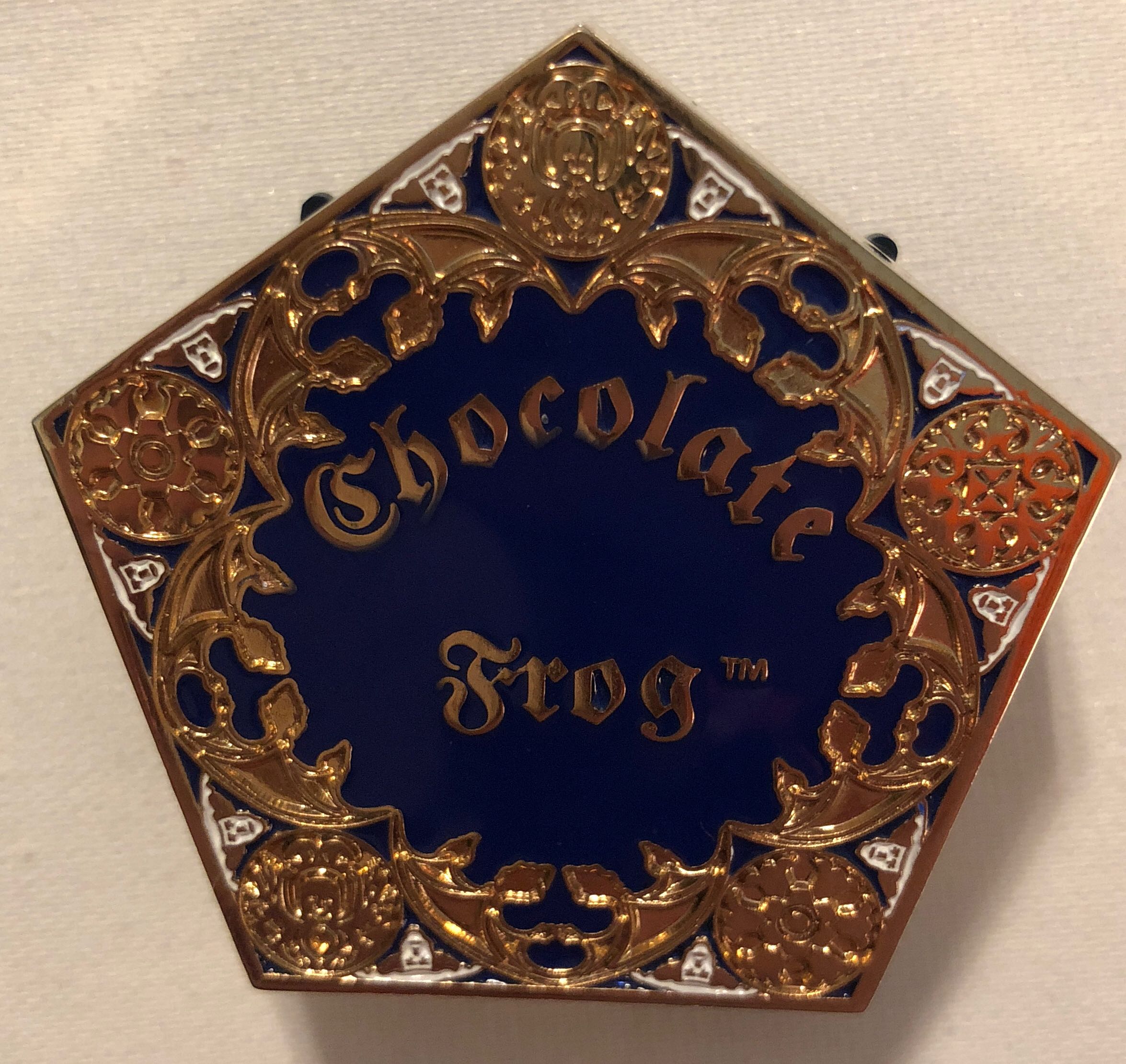 Chocolate Frog PVC Pin - Universal Studios Harry Potter pin collectible [Barcode 400012435614] - Main Image 4