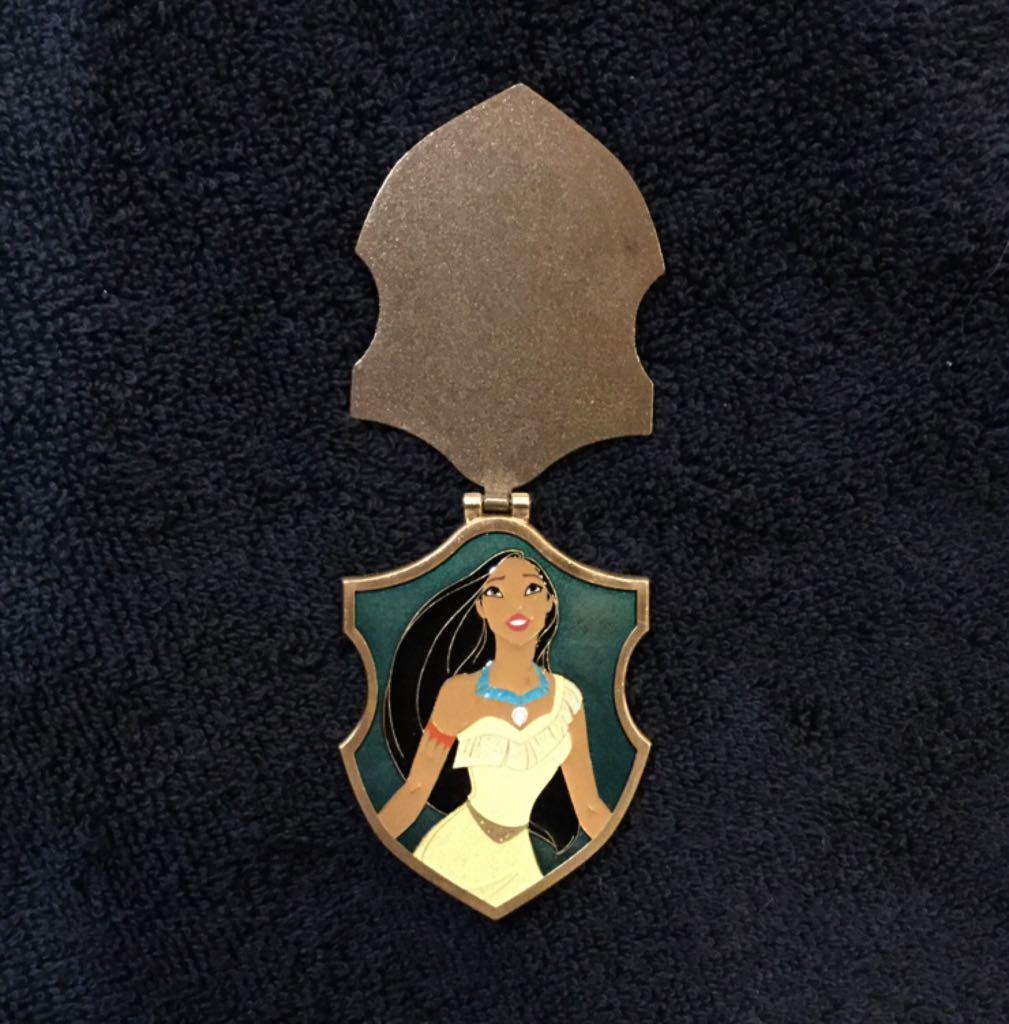 Pocahontas Hinged Princess Crest - Princess Crest pin collectible [Barcode 400020071040] - Main Image 2