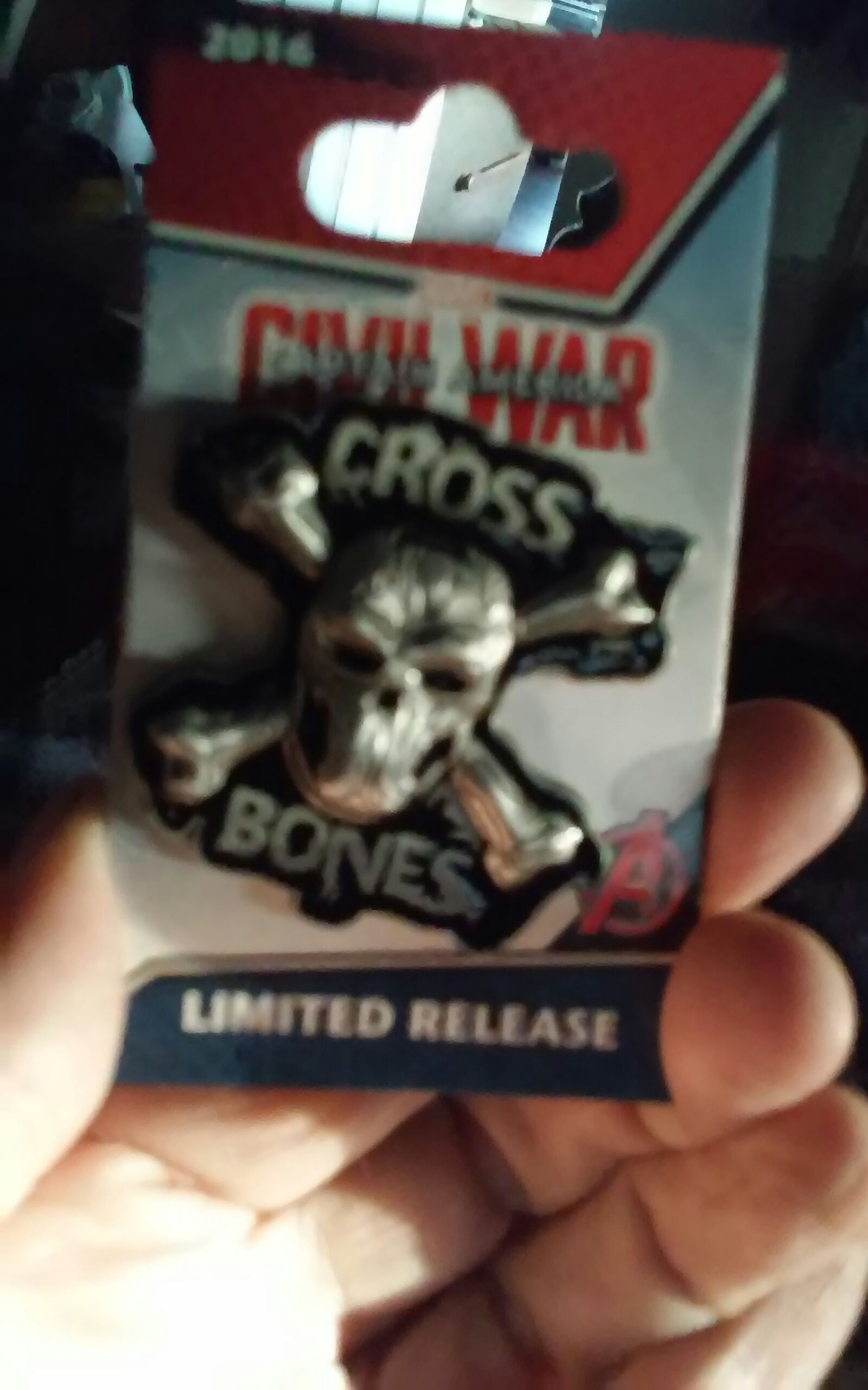 civil war - Disney pin collectible [Barcode 400000325668] - Main Image 1