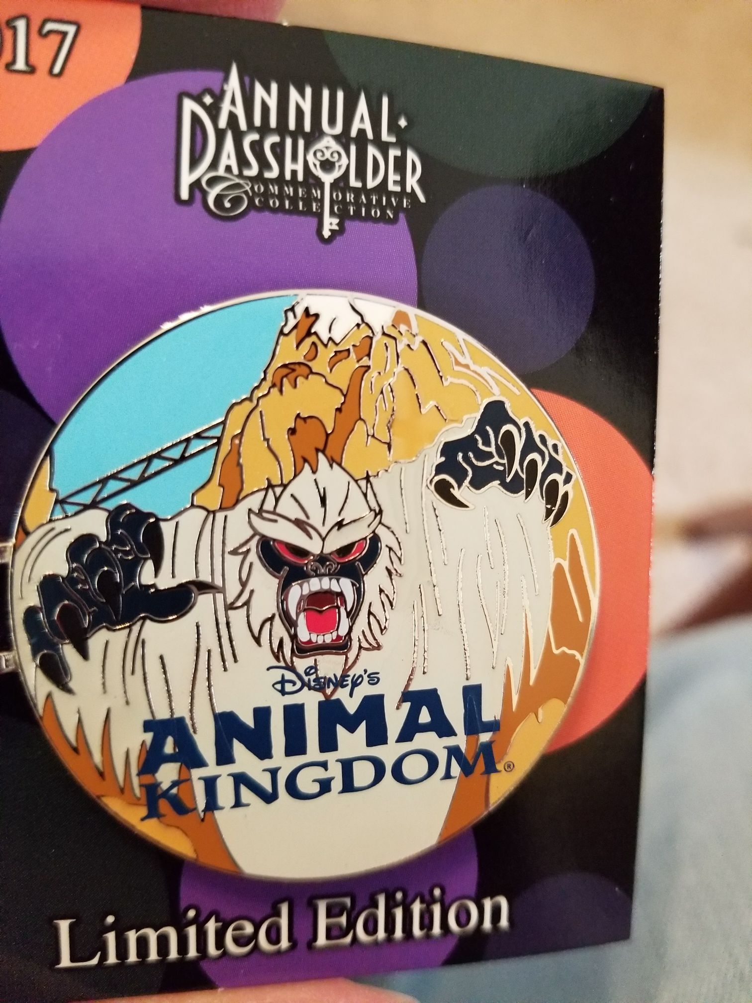 Annual Passholder Commemorative Collection - Animal Kingdom - Limited Edition pin collectible [Barcode 400020159380] - Main Image 2