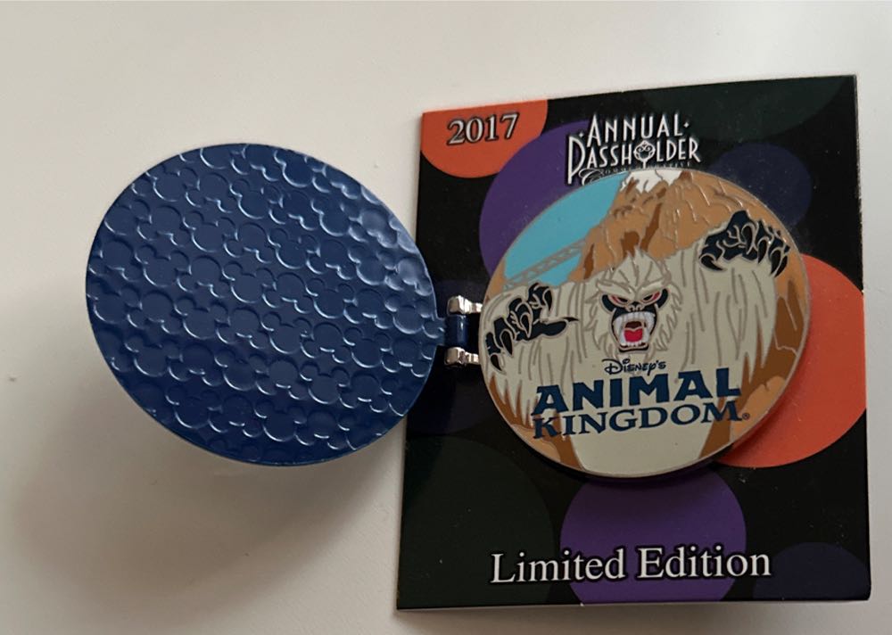 Annual Passholder Commemorative Collection - Animal Kingdom - Limited Edition pin collectible [Barcode 400020159380] - Main Image 3