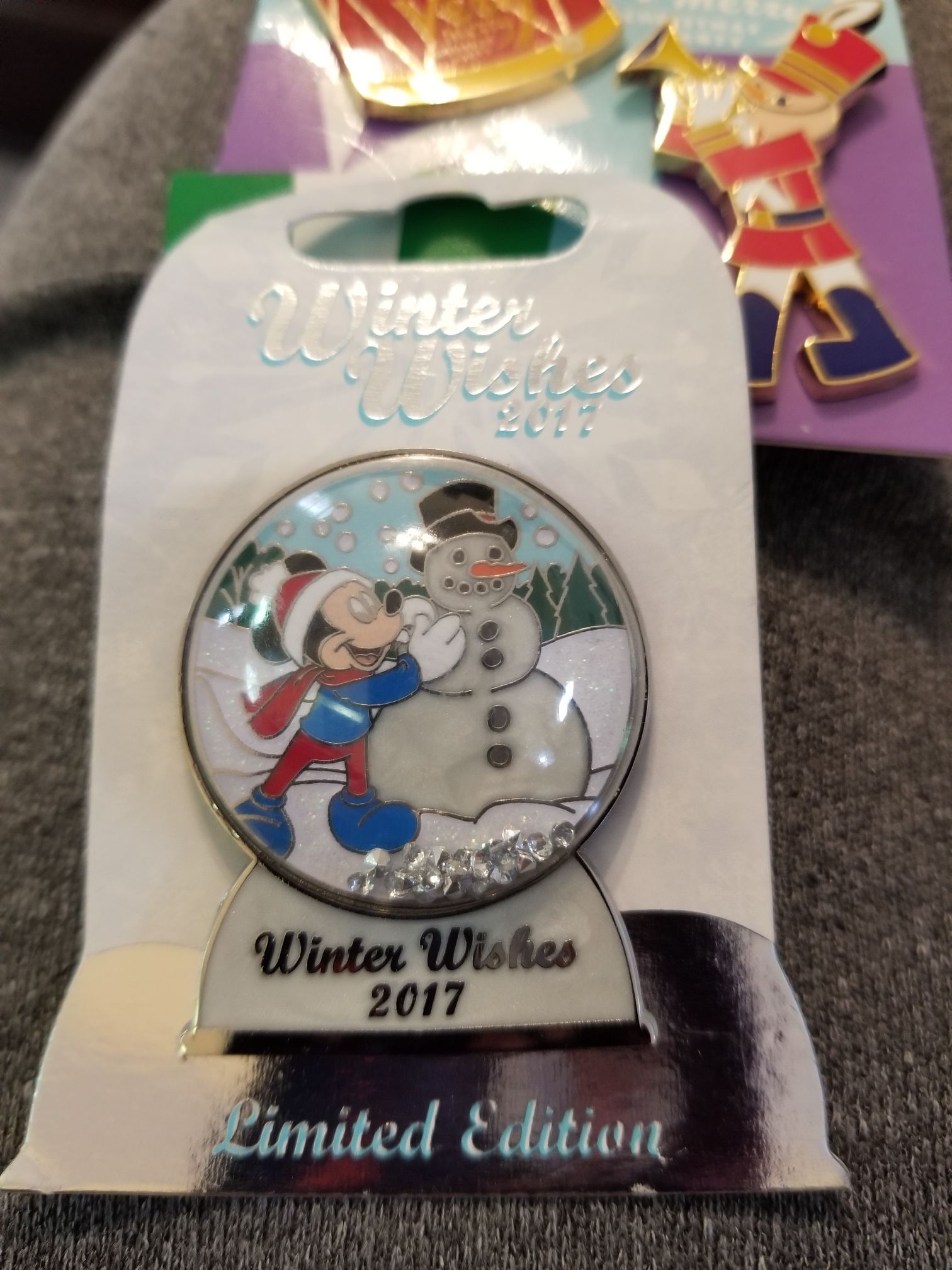 Mickey & Minnie Kissing