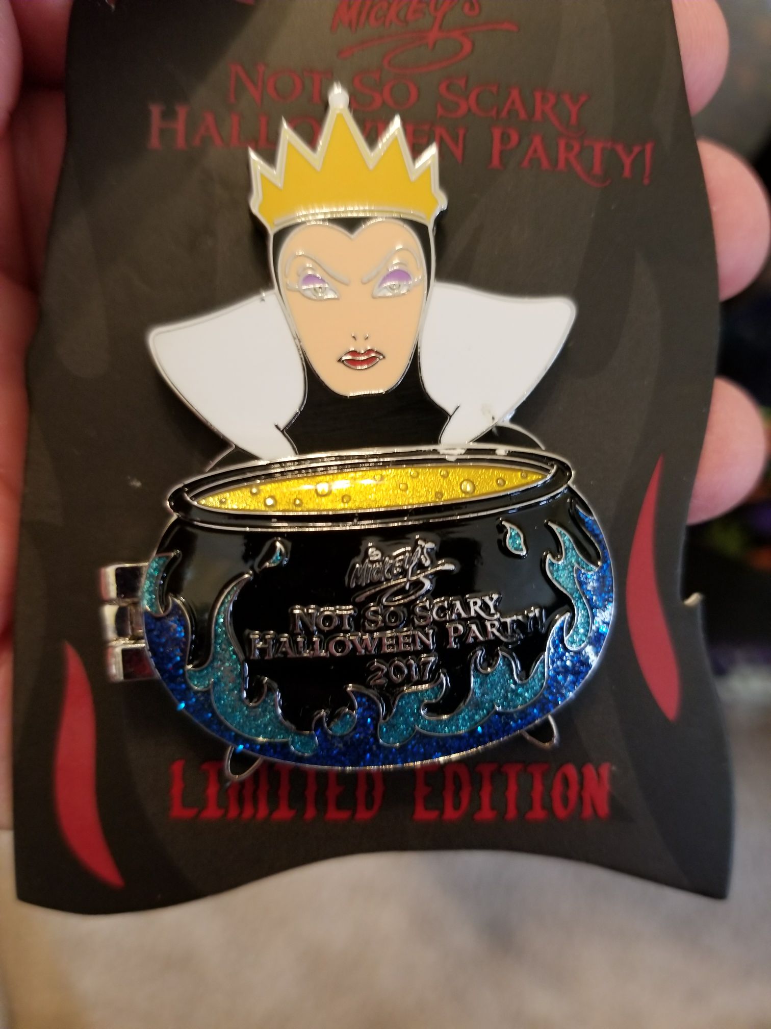 Halloween 2017  pin collectible [Barcode 400020341174] - Main Image 1