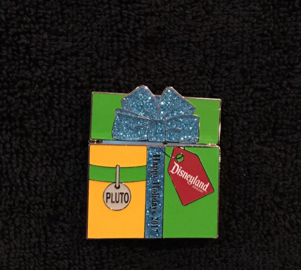 Holiday Gift Box 2017 - Pluto  pin collectible [Barcode 400020398444] - Main Image 2