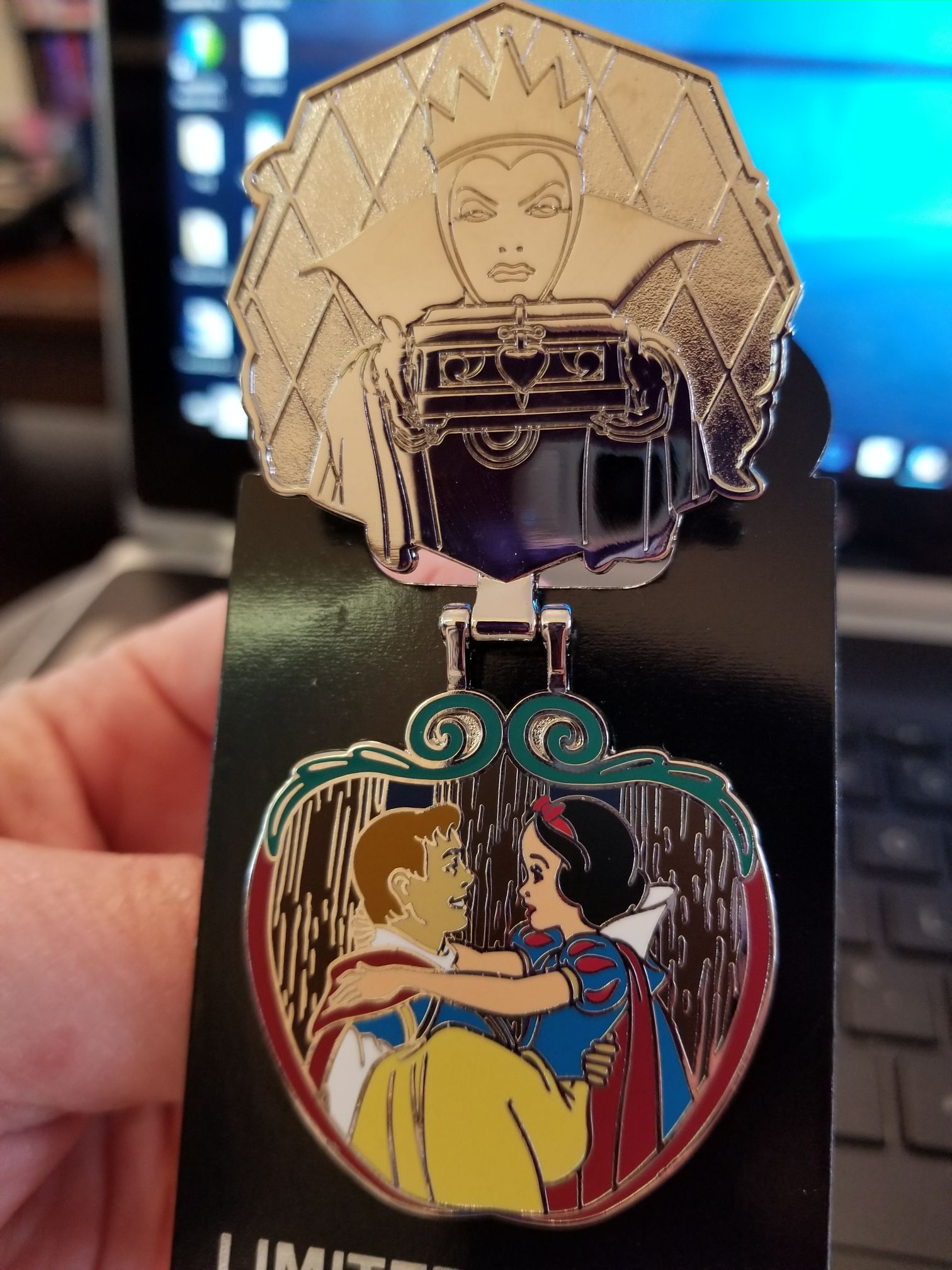 snow white 80th - compact  pin collectible [Barcode 400020429087] - Main Image 2