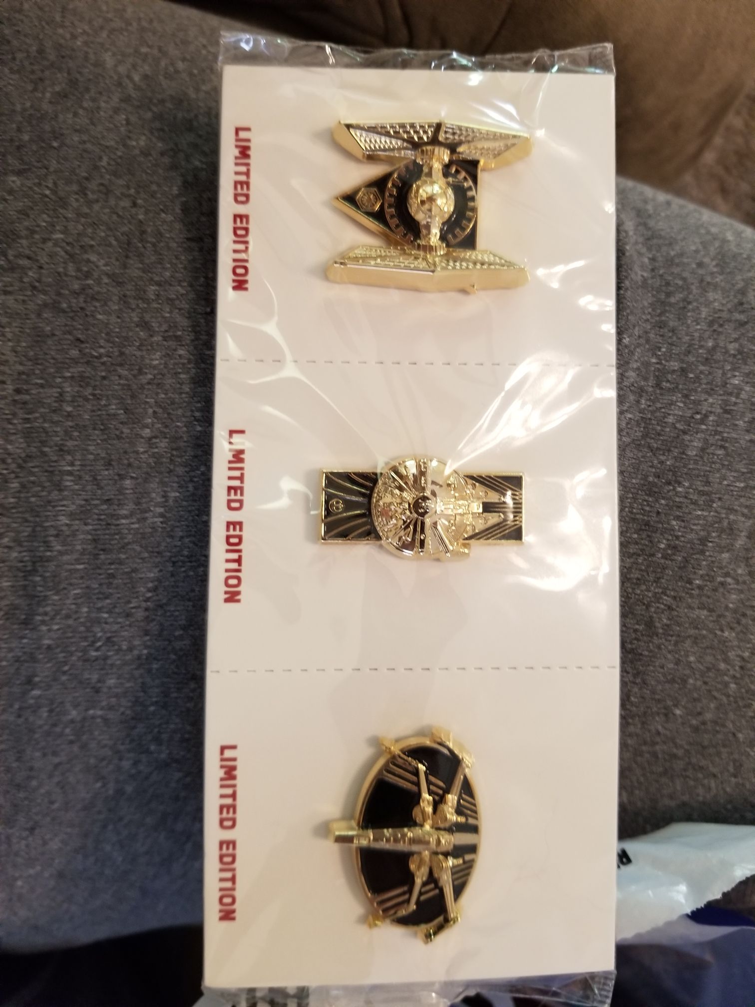 star wars vehicles  pin collectible [Barcode 400020487445] - Main Image 1