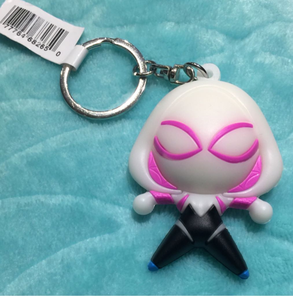 Spider Gwen  pin collectible [Barcode 077764682650] - Main Image 1