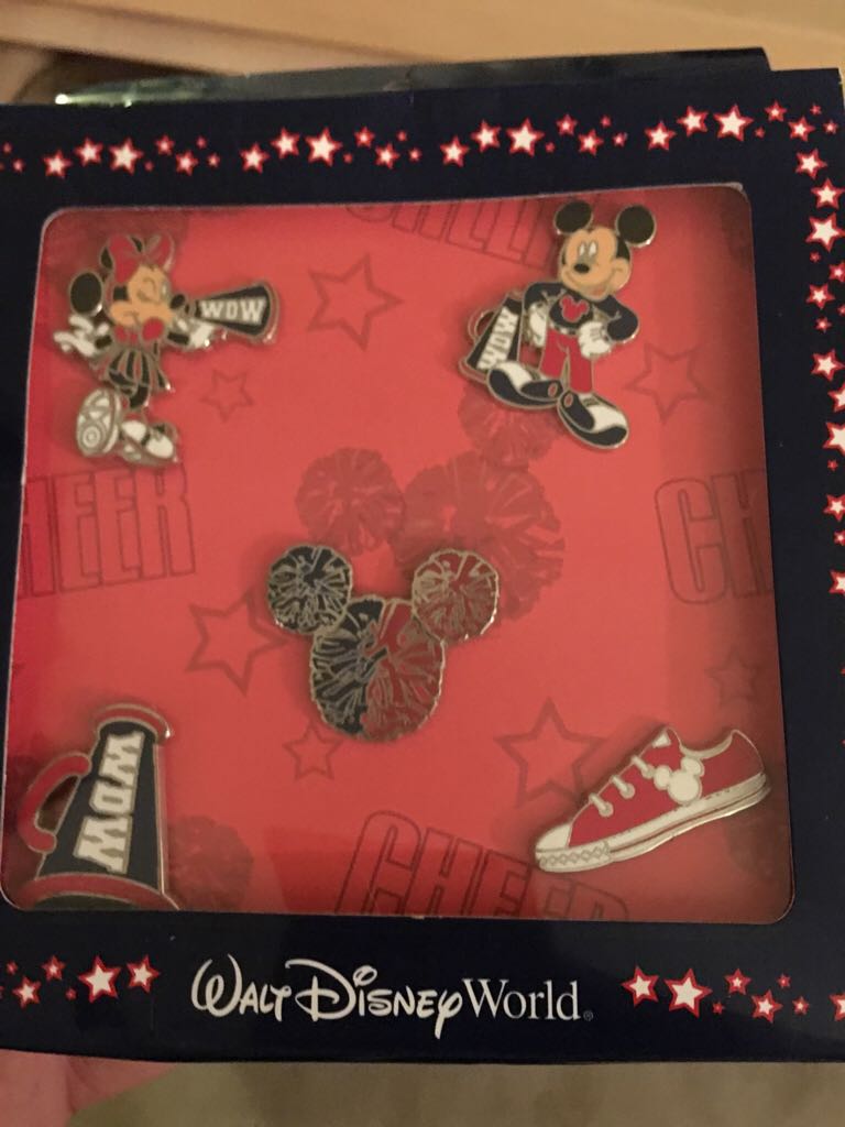 Disney Cheerleaders  pin collectible [Barcode 400109357812] - Main Image 1