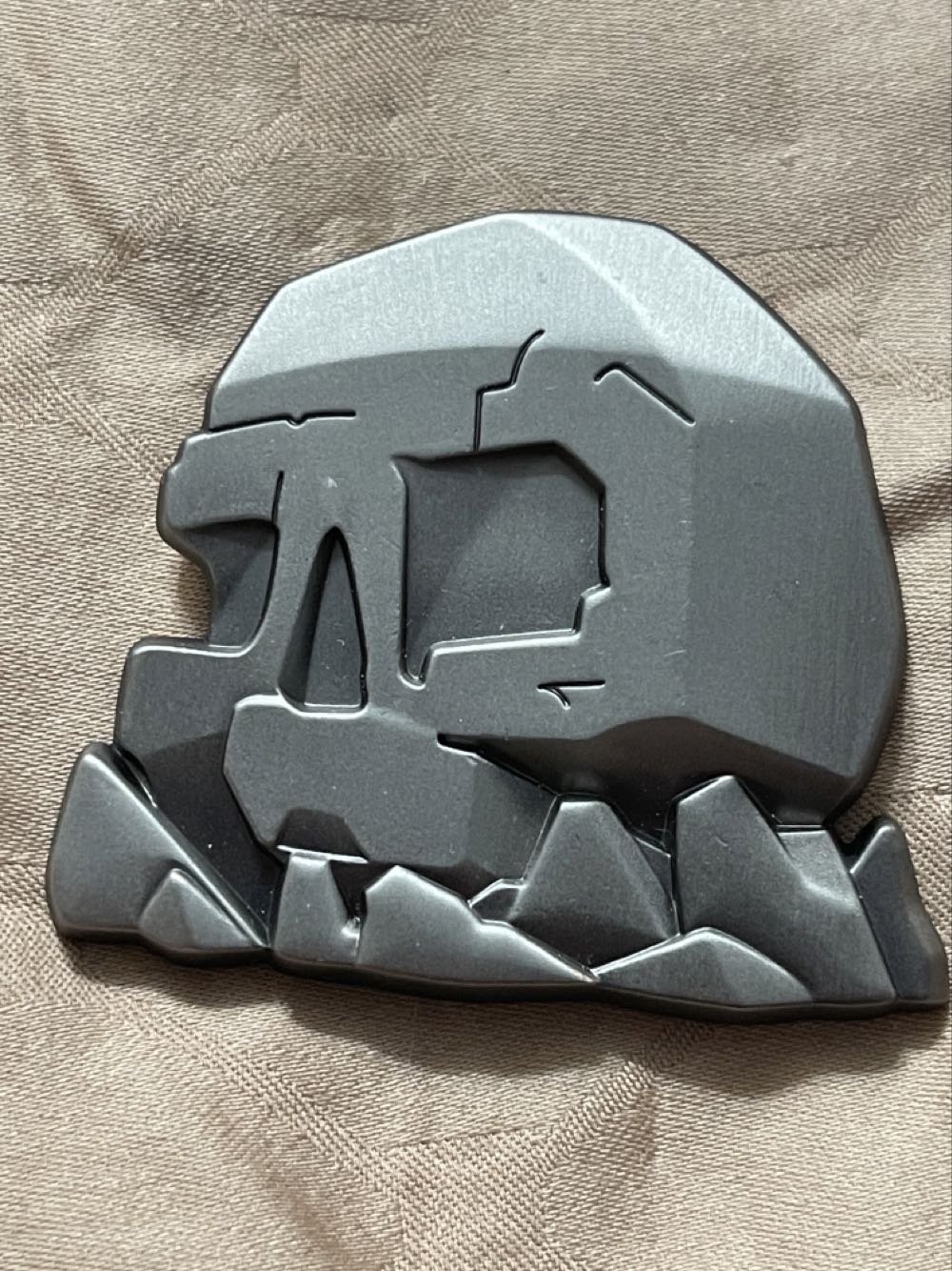 Skull Rock - Disney Parks Pin - Rack pin collectible [Barcode 400000361284] - Main Image 3